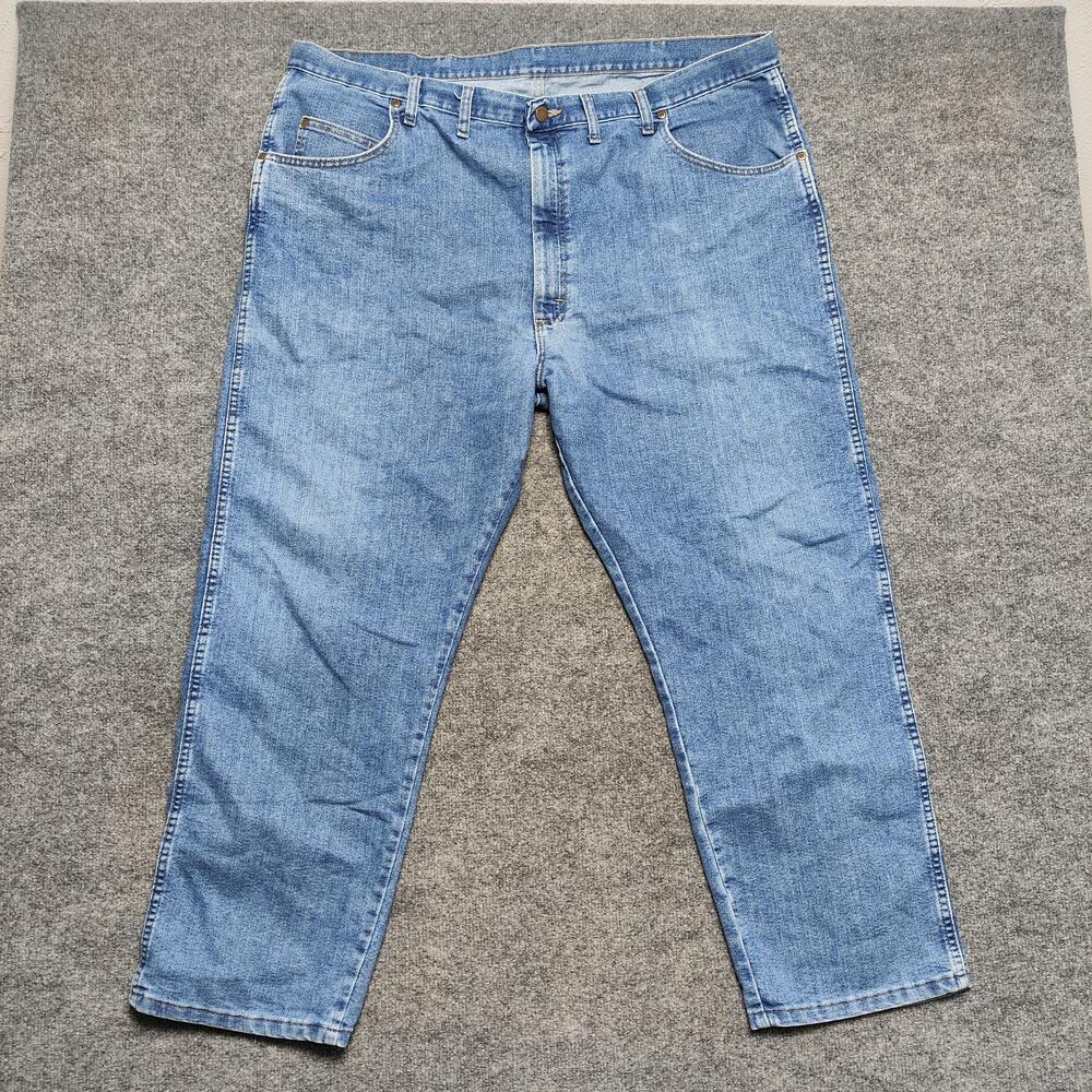 Wrangler Rugged Wear Jeans Mens 46x30 Light Wash Blue Relaxed Straight Denim